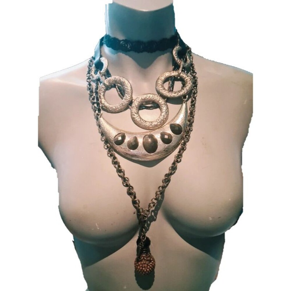 Gothic black and gold glam statement set